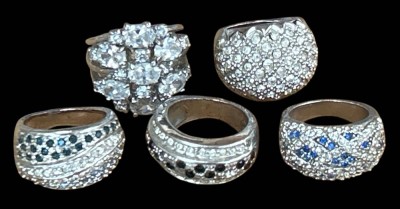 Auktion 361<br>5x versilberte Ringe mit Steinen [1]