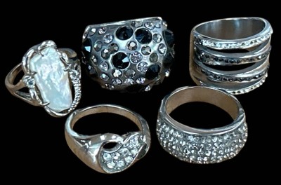Auktion 361<br>5x versilberte Modeschmuck-Ringe mit div. Steinen [1]