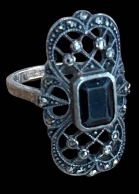 Auktion 361<br>Silberring-925- mit Markasiten, schwarzen Centerstein, RG 53, 6,1 gr. [1]