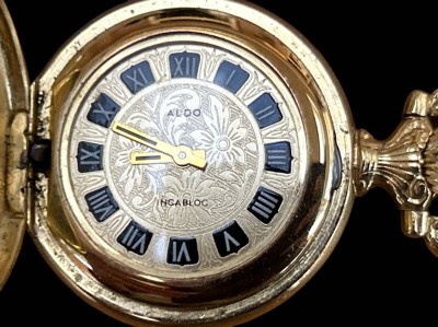 Auktion 361<br>mechan Damen-Umhängeuhr 