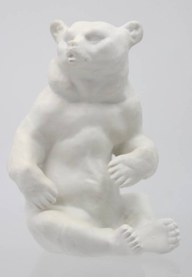 Auktion 361<br>Ein sitzender Bär von Schau-Bach-Kunst , Bisquit-Porzellan  [1]