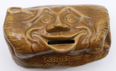 Auktion 361<br>Eine Spardose von Knorr in Form einer Roulade  [1]