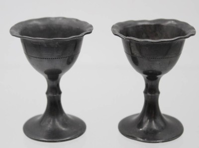 Auktion 361<br>2 Eierbecher aus Zinn um 1800 . [1]
