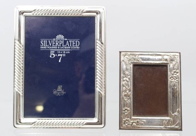 Auktion 361<br>2 Diverse Bilderrahmen der Kleinere Silber 925 der Größere lediglich Plated . [1]