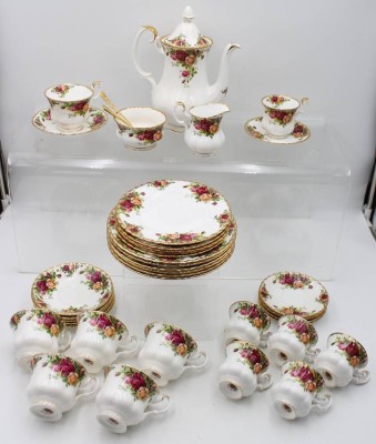Auktion 361<br>Ein Kaffee / Tee Service von Royal Albert ,,old Country Rose '' . [1]