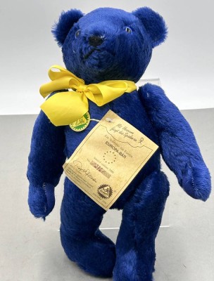 Auktion 361<br>blauer Europa Bar 1992 von Herrmann, Numm. 276/3000, H-33 cm [1]