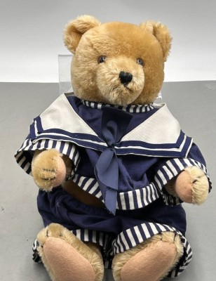 Auktion 361<br>Matrosen Teddy, beweglicher Kopf und Brummstimme, hart gestopft, H-40 cm [1]