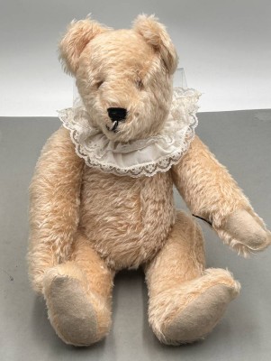Auktion 361<br>Johanna Haider Teddy, altrosa, H-40 cm [1]