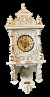Auktion 361<br>gr. Gründerzeit-Wanduhr, weiss gestrichen, Werk nicht geprüft, H-95 cm, B-ca. 38 cm [1]
