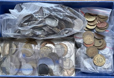 Auktion 361<br>Lot div. Münzen, zusammengeworfen, hpts. Europa Kleinmünzen etc.zus. 2,3 kg, in Karton [1]