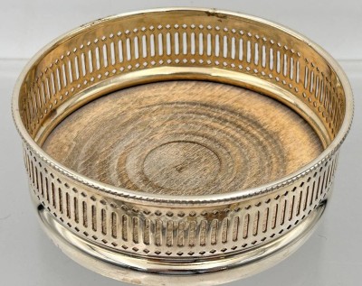Auktion 361<br>Flaschenhalter, plasted, Made in Sheffield, England, H-5 cm, D-12 cm [1]