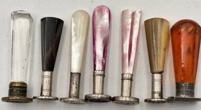 Auktion 361<br>7x div. kleine Petschaften, verschiedene Materialien, H-max. ca. 6 cm [1]