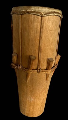 Auktion 361<br>afrikan. Trommel, H-41 cm, D-18 cm [1]