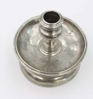 Auktion 361<br>Leuchter, Zinn, arab. gepunzt, Altersspuren, ca. H-11,5cm [1]