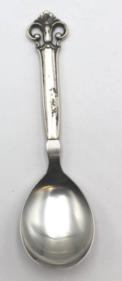Auktion 362<br>gr. Gemüselöffel, Silbergriff, Dänemark 1943, ca. L-21,5cm [1]
