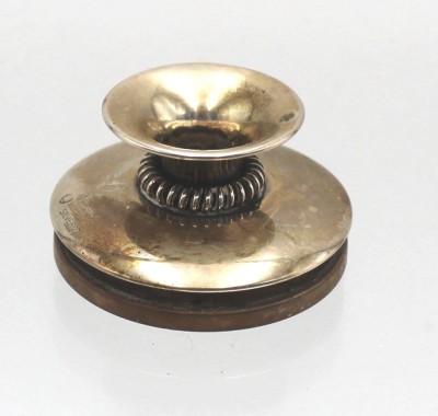 Auktion <br>kl. Leuchter, 830er Silber, Dänemark 1954, Silver &Co, gefüllt., ca. 34,7gr., H-3cm [1]