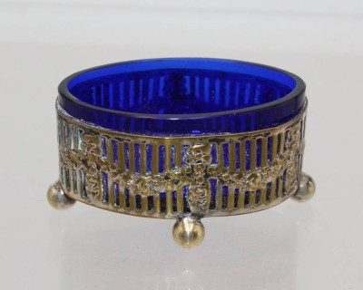 Auktion <br>Gewürzschälchen, versilbert, blauer Glaseinsatz, H-3cm B-5,5cm, Glas mit Chip [1]