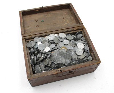 Auktion 362<br>alter Holzkasten gefüllt mir ÖRE-Münzen, ca. 8 KG [1]