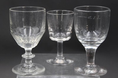Auktion 362<br>3x div. Süssweingläser, um 1900, 1x Ätzdekor, ca. H-12cm [1]