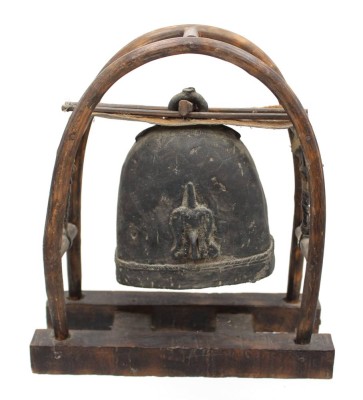 Auktion <br>Elefantenglocke in Halter, älter, Thailand, ca. H-26cm B-23cm [1]