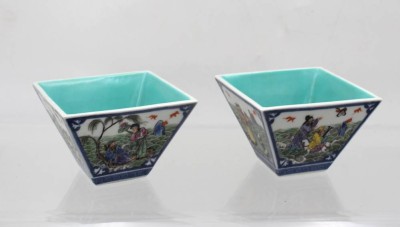 Auktion 362<br>Paar Vasen o.ä., 4eckig, Darstellung der ACHT Unsterblichen, gemarkt, ca. H-6,5cm [1]