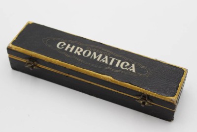 Auktion 362<br>Mundharmonika, M. Spranger Superior Chromatica, in orig. Etui dieses mit Läsuren [1]
