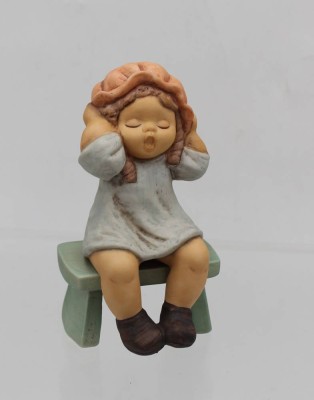 Auktion 362<br>Mädchen auf Bank, Nina & Marco, Goebel, ca. H-13cm [1]