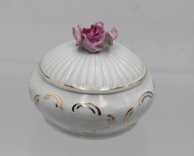 Auktion 362<br>Zierdose, gemarkt, Deckelblüte (mit Chip), ca. H-9cm D-11cm [1]