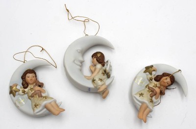 Auktion 362<br>3x Weihnachtsschmuck, Engel auf Mond sitzend, Goebel, je ca. L-8cm [1]