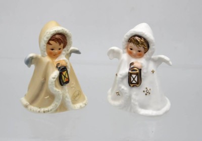 Auktion 362<br>2x Weihnachtsengel mit Laternen, Goebel, bemalt, ca. H-9cm [1]