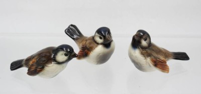 Auktion 364<br>3x Spatzen von Goebel, bemalt in Unterglasurfarben, ca. H-7,5cm [1]