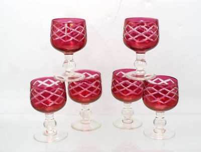 Auktion 362<br>6x Weingläser, rot gebeizt, beschliffen, älter, ca. H-11,5cm [1]