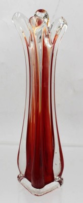 Auktion 362<br>Fingervase, wohl Murano, rot/klar, ca. H-23cm [1]