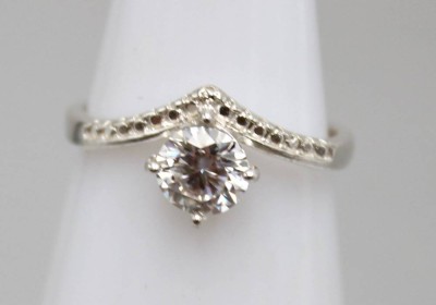 Auktion 362<br>925er Moissanite-Ring, ca. 0,8ct, RG 54, anbei Zertifikat [1]