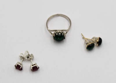 Auktion 362<br>2 Paar Ohrstecker sowie 1x Ring (offene Schiene), verilsbert [1]