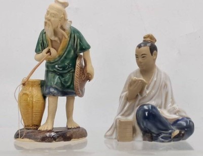 Auktion <br>2x China Figuren, Porzellan, 1x Fischer, 1x Beamter, H-12 cm  max [1]