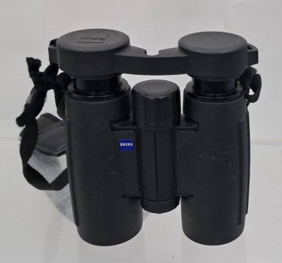 Auktion <br>Zeiss Fernglas 8x30B Conquest in OVP, guter Zustand [1]