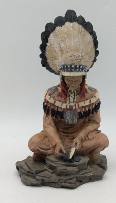 Auktion <br>gr. Indianerfigur, Kunstmasse, H-24 cm [1]