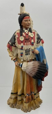 Auktion 362<br>hohe Indianerin, Kunstmasse, H-31 cm [1]