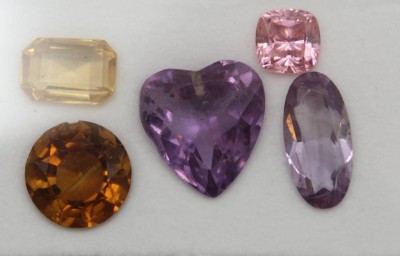 Auktion 362<br>5x div. Quarze, 2x bestossen, zus. ca. 32,4ct [1]
