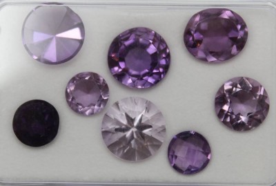 Auktion 362<br>8x div. Amethyste, zus. 30,15ct, 1x bestossen. [1]