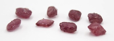 Auktion 362<br>kl. Konvolut div. ungeschnittene Rubine, 21,4ct [1]