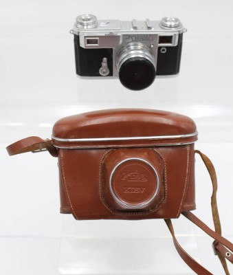 Auktion 362<br>Fotoapparat, Kiev, in Bereitschaftstasche, guter optischer Zustand [1]