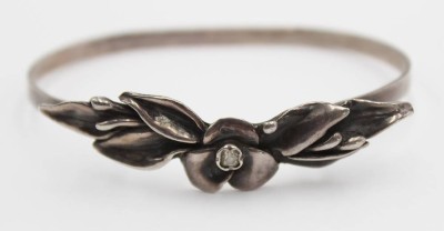 Auktion 362<br>Armband, 925er Silber, floral gearbeitet, mittig klarer Stein, 13,7gr., ca. D-6cm [1]