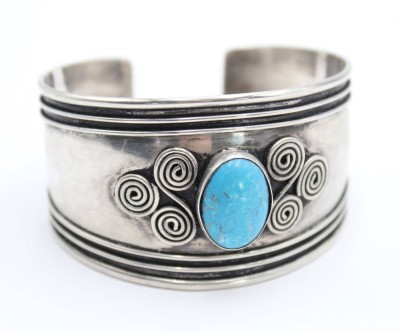 Auktion 362<br>925er Silber-Armspange mit Türkis-Cabochon, 31,3gr., B-3,5cm [1]