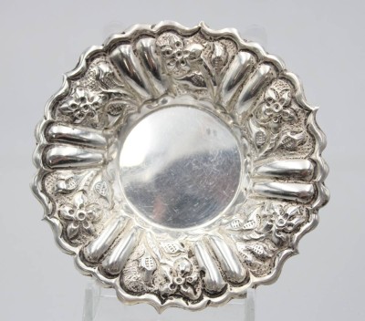 Auktion 362<br>kl. Schälchen, Silber gepr., arab. gepunzt, 35,4gr., D-9cm [1]