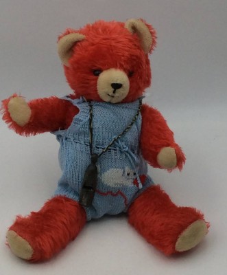 Auktion <br>roter Teddy mit Scheibengelenken,  alte Hornpfeife umgehämgtg, H-ca. 43 cm [1]
