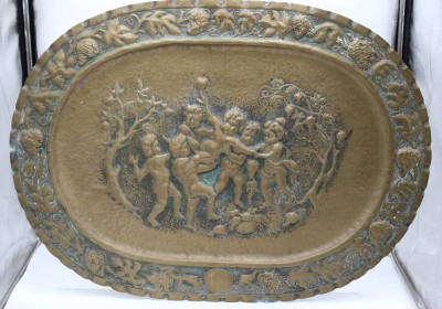 Auktion <br>Schauplatte, Messing, älter, Putti-Darstellung, ca. 59 x 81cm [1]