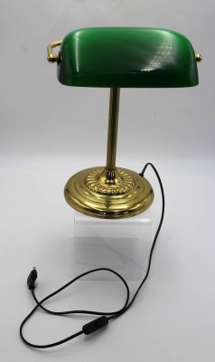 Auktion <br>sogen. Bänker-Lampe, Messingstand grüner Glasschirm (1x Chip), ca. H-36cm B-26cm [1]