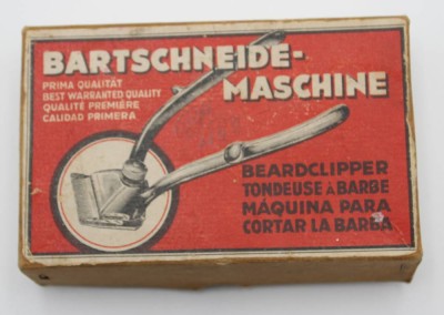 Auktion 362<br>Bartschneidemaschine, älter, in orig. Schachtel, ca. L-12,5cm [1]
